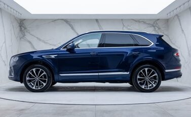 Bentley Bentayga V8 First Edition LHD 5