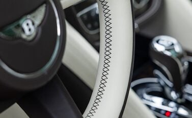 Bentley Bentayga V8 First Edition LHD 14