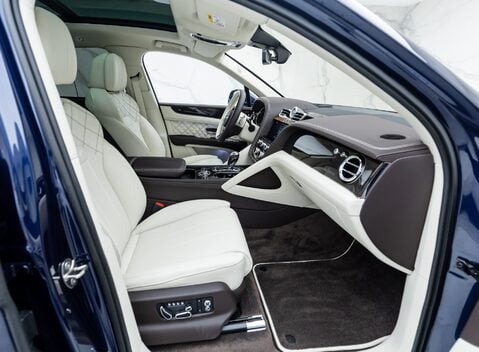 Bentley Bentayga V8 First Edition LHD 23
