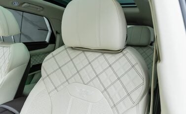 Bentley Bentayga V8 First Edition LHD 18