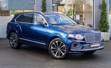 Bentley Bentayga V8 First Edition LHD 2
