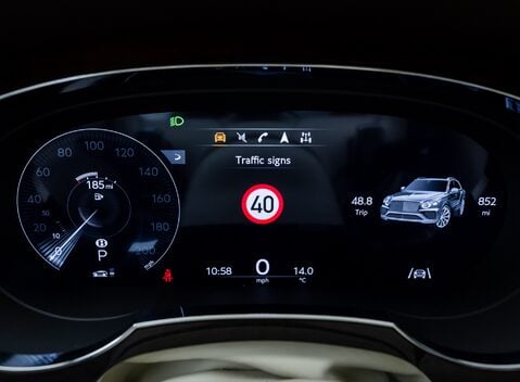 Bentley Bentayga V8 First Edition LHD 26