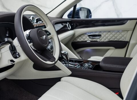 Bentley Bentayga V8 First Edition LHD 13