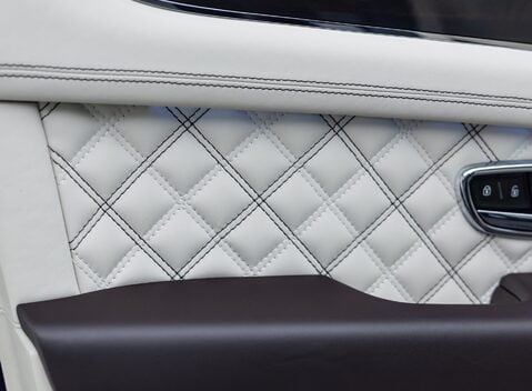 Bentley Bentayga V8 First Edition LHD 38