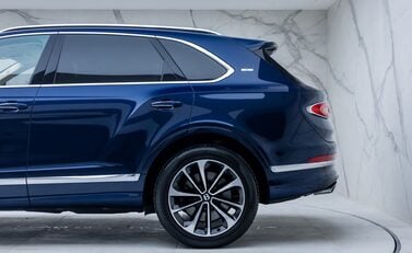 Bentley Bentayga V8 First Edition LHD 49