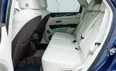 Bentley Bentayga V8 First Edition LHD 21