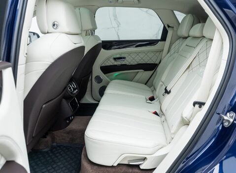 Bentley Bentayga V8 First Edition LHD 21