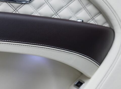 Bentley Bentayga V8 First Edition LHD 39