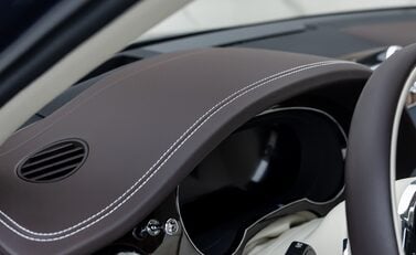 Bentley Bentayga V8 First Edition LHD 15