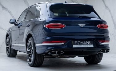 Bentley Bentayga V8 First Edition LHD 10