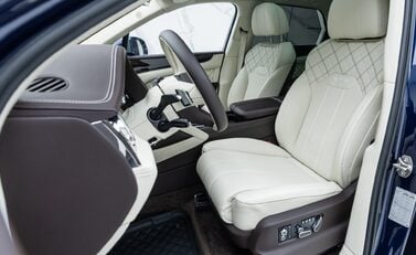 Bentley Bentayga V8 First Edition LHD 16