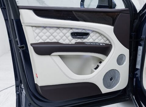 Bentley Bentayga V8 First Edition LHD 36