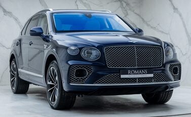 Bentley Bentayga V8 First Edition LHD 9