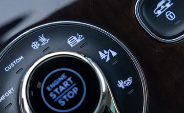 Bentley Bentayga V8 First Edition LHD 34