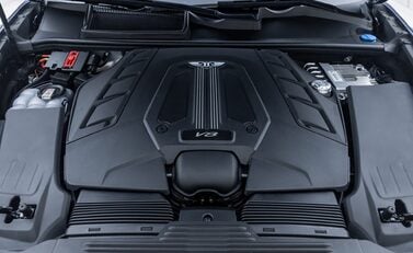 Bentley Bentayga V8 First Edition LHD 50