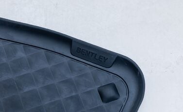 Bentley Bentayga V8 First Edition LHD 42