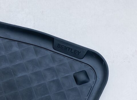 Bentley Bentayga V8 First Edition LHD 42