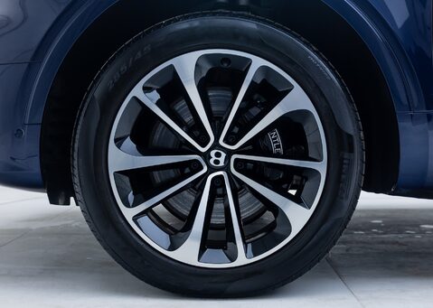 Bentley Bentayga V8 First Edition LHD