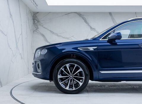 Bentley Bentayga V8 First Edition LHD 48