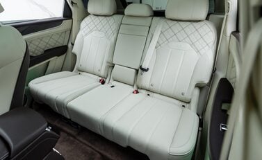 Bentley Bentayga V8 First Edition LHD 20