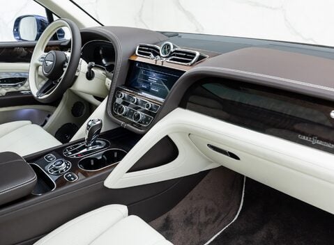 Bentley Bentayga V8 First Edition LHD 24