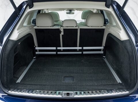 Bentley Bentayga V8 First Edition LHD 51