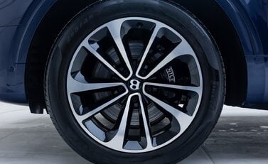 Bentley Bentayga V8 First Edition LHD 43