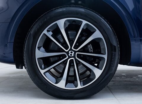 Bentley Bentayga V8 First Edition LHD 43