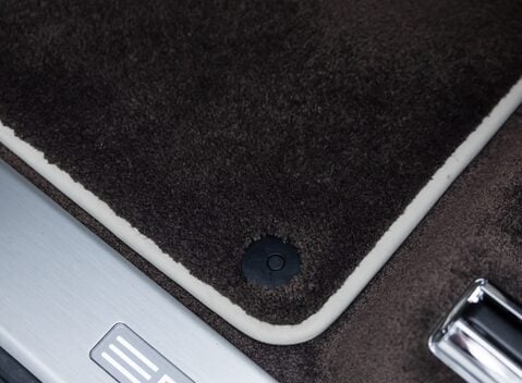 Bentley Bentayga V8 First Edition LHD 35