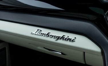 Lamborghini Urus S 24