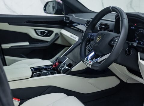 Lamborghini Urus S 13