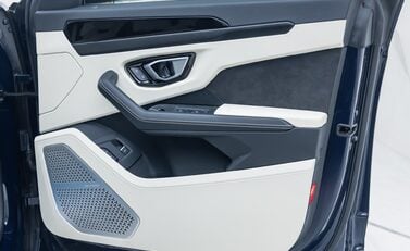 Lamborghini Urus S 28