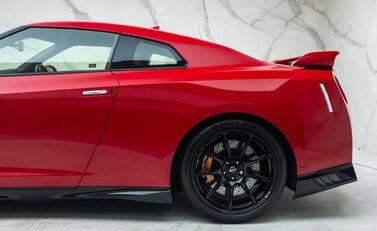 Nissan GT-R R35 TRACK EDITION 37