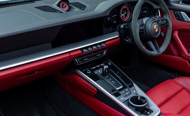 Porsche 911 Turbo Cabriolet (992) 21