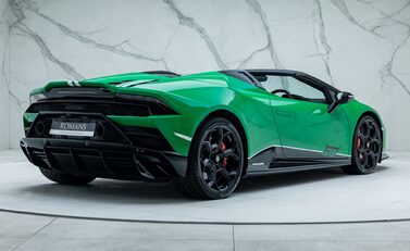 Lamborghini Huracan LP 640-4 EVO SPYDER 60th Anniversary Edition 9