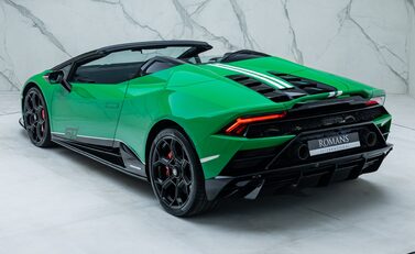 Lamborghini Huracan LP 640-4 EVO SPYDER 60th Anniversary Edition 15