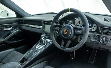Porsche 911 GT3 RS (991.2) 13
