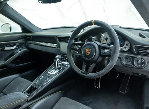 Porsche 911 GT3 RS (991.2) 13