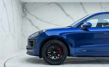 Porsche Macan GTS 32