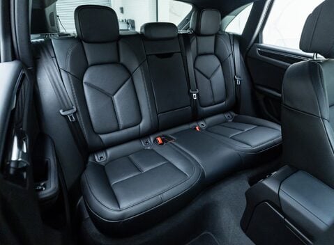 Porsche Macan GTS 16