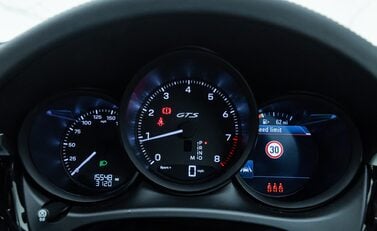 Porsche Macan GTS 21