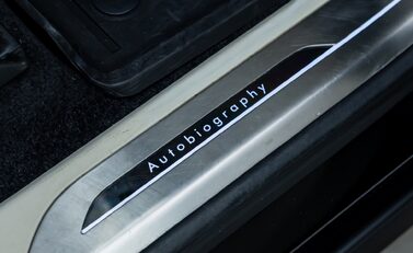 Land Rover Range Rover D350 AUTOBIOGRAPHY LWB 26