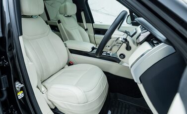 Land Rover Range Rover D350 AUTOBIOGRAPHY LWB 13