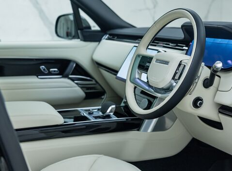 Land Rover Range Rover D350 AUTOBIOGRAPHY LWB 12
