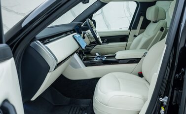 Land Rover Range Rover D350 AUTOBIOGRAPHY LWB 19