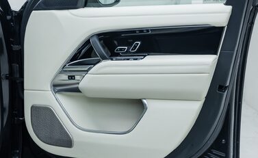 Land Rover Range Rover D350 AUTOBIOGRAPHY LWB 27