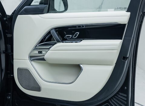 Land Rover Range Rover D350 AUTOBIOGRAPHY LWB 27