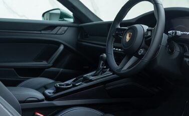 Porsche 911 GT3 TOURING (992.2) 10