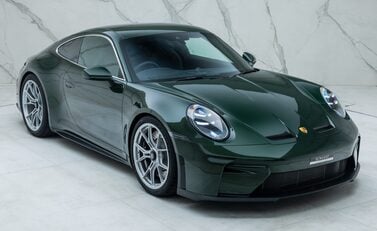 Porsche 911 GT3 TOURING (992.2) 8