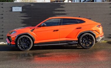 Lamborghini Urus PERFORMANTE 3